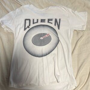 Queen short sleeve t-shirt. Comfortable and stylish.